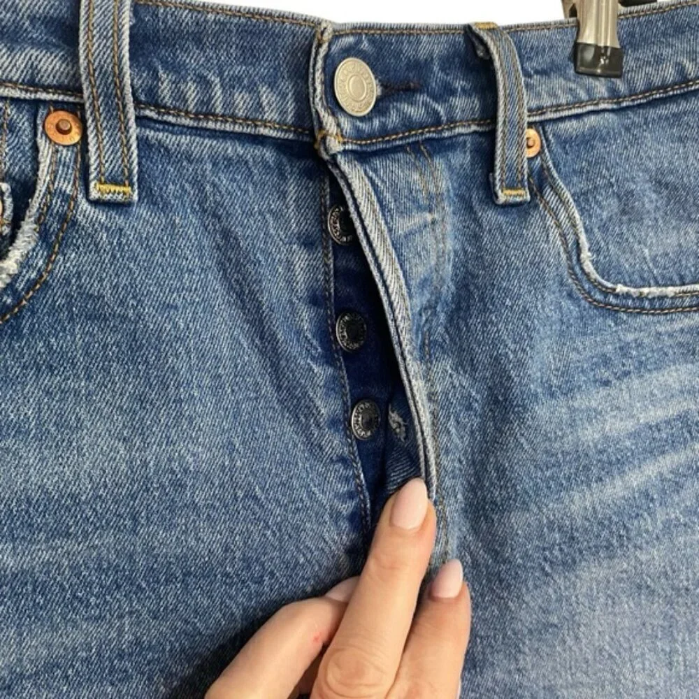 Levi's - Ribcage Short in Mid-wash Blue - 26 - CO Cambodia
